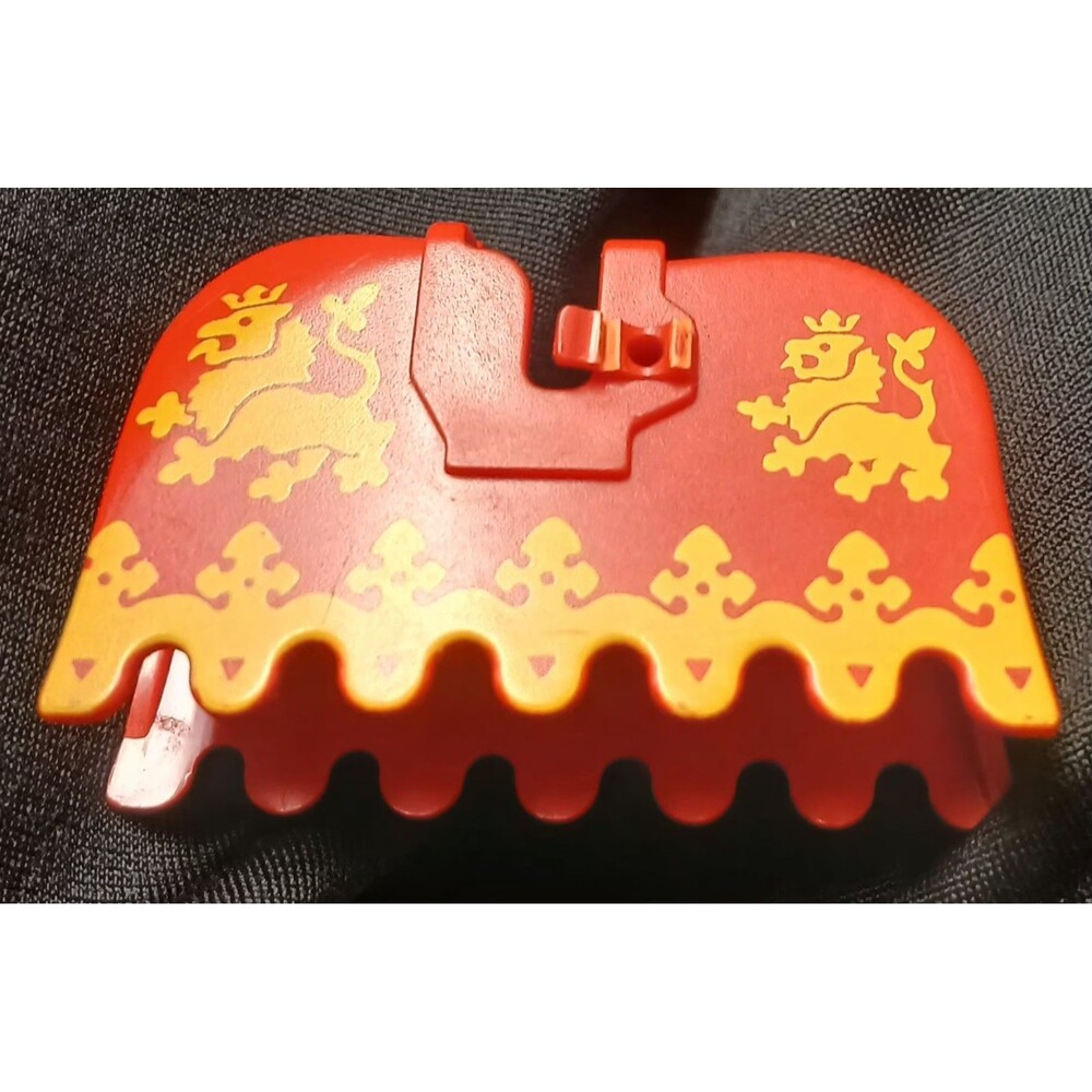 LEGO Red Horse Barding Yellow Lion Ruffled Edge 2490px3 Vintage Castle 6060 - Picture 7 of 8